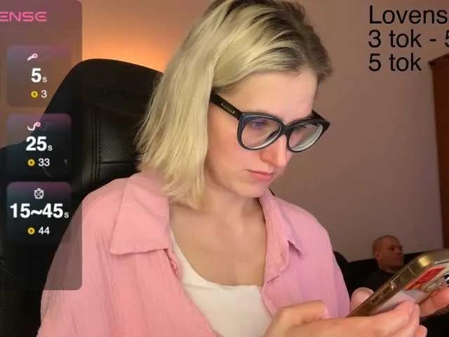 BongaCams Sexy-Sweets is Freechat Sexy-Sweets — tokens and compliments)