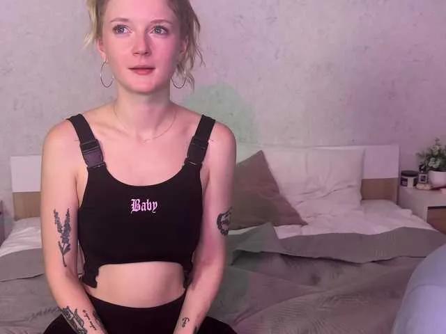 Offline Sweety-couple on BongaCams