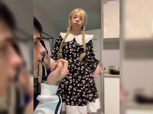 Offline Whiskasks on BongaCams