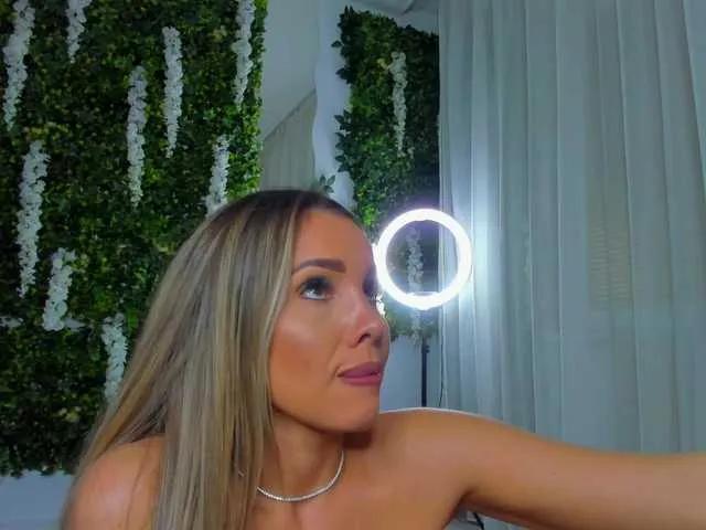 Freechat ZinaSquirts on BongaCams