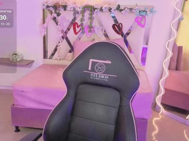 Freechat ZURY-TAY on BongaCams