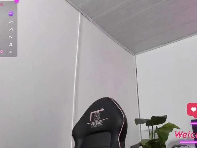 Freechat ZURY-TAY on BongaCams