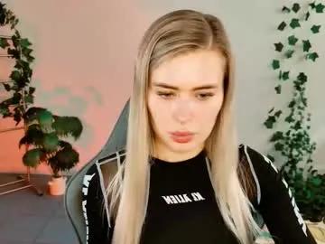 Freechat adelloyss on Chaturbate