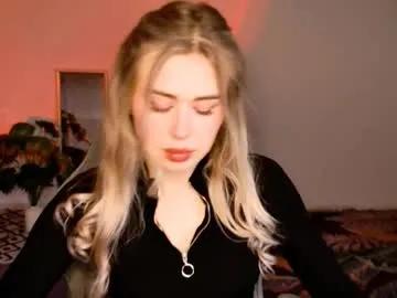 Freechat adelloyss on Chaturbate