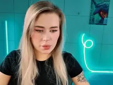 Freechat adelloyss on Chaturbate