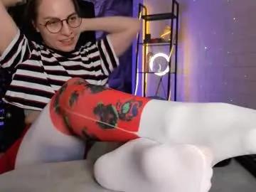 aphexqueen —  // a man's place at the feet of the Goddess #findom #feet #goddess #femdom #pantyhose [46256 tokens remaining]