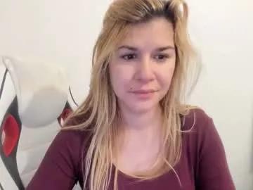 Freechat artsyandcraftsy_ on Chaturbate