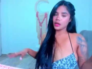 Away carolinalovehot on Chaturbate