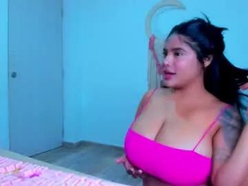 Away carolinalovehot on Chaturbate