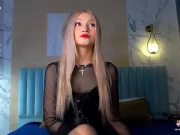 Freechat carolreeves on Chaturbate