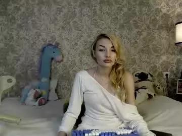 Freechat ellamilla on Chaturbate