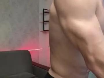 elliot_muscle04 — Goal: CUM Show + Oil [3990 tokens remaining]