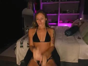 Freechat holy_khloe on Chaturbate