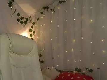 Freechat kiraninetails on Chaturbate