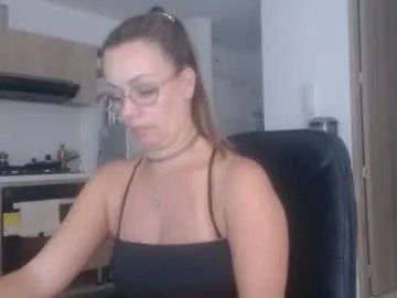 Freechat latinpaprika on Chaturbate