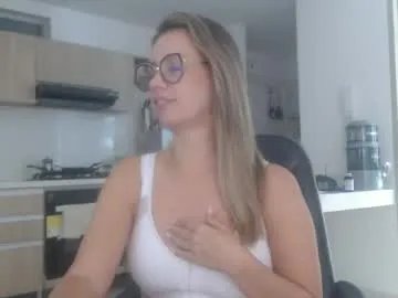 Freechat latinpaprika on Chaturbate