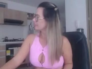 Freechat latinpaprika on Chaturbate