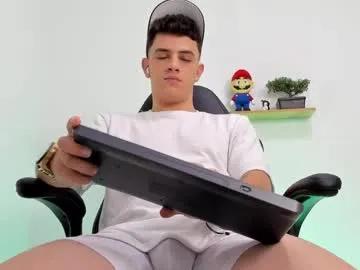 Freechat mikecooper_ on Chaturbate