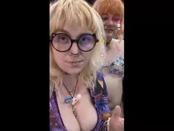 Freechat myrtlemystic on Chaturbate