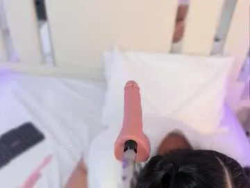 Freechat nahomyroberts on Chaturbate