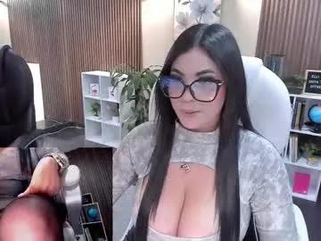 Freechat naugthyelli on Chaturbate