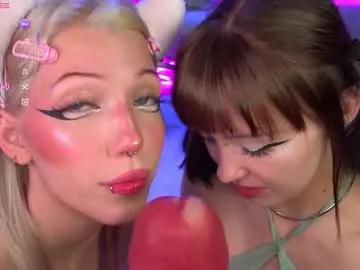 Freechat nikkisilk on Chaturbate