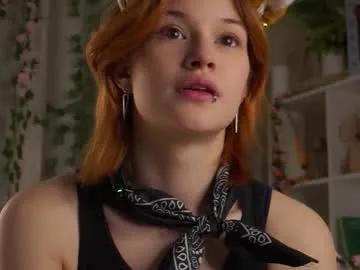 Freechat pebee on Chaturbate