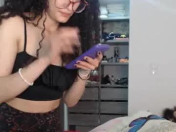 petite_kurly_qt on Chaturbate