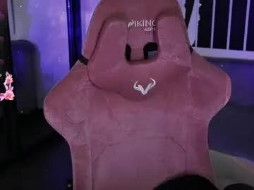 Freechat prettybones on Chaturbate