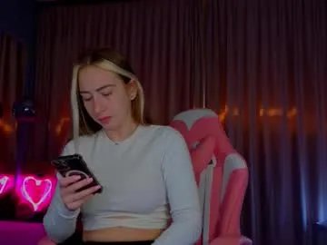 reina_cummings on Chaturbate