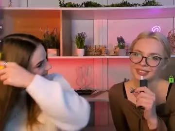 sendi_cais — GOAL: Oil my body [320 tokens remaining] Welcome to my room! #new #18 #blonde #cute #beautiful