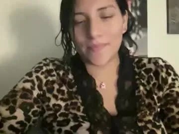 suzyishellawet on Chaturbate