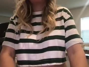 texas_blonde — CrazyTicket: Show in progress. Voyuer post show, flash requests when you come in , FREE VIDS just ask how, 85 tkn flashes, looking for anyone that has land to hunt in TX :D . Tip 60 tokens to buy a ti