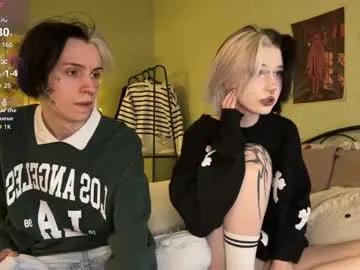 Freechat veryraretwins on Chaturbate