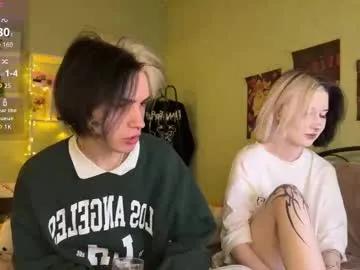 Freechat veryraretwins on Chaturbate