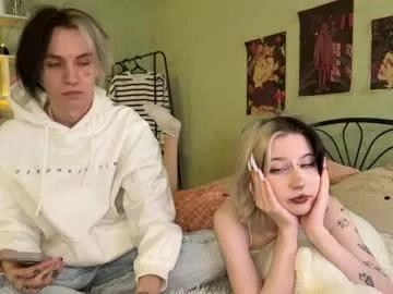 Freechat veryraretwins on Chaturbate