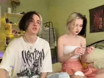 Freechat veryraretwins on Chaturbate