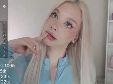 Freechat vickyfuckingdoll on Chaturbate