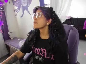 witchofhearts on Chaturbate