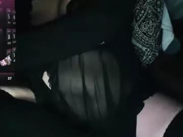 zeemomdalorian on Chaturbate