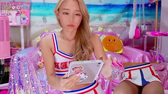 Group -LOCOMOCO- on StripChat