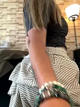 Freechat _Abril-Office1 on StripChat