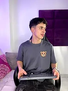 Freechat AdrianRinaldi on StripChat