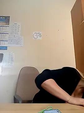 StripChat Ami_Foxy is Freechat Ami_Foxy — Helmet close to the camera for 5 minutes