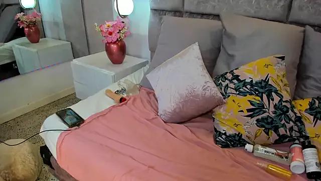 Freechat amina_west on StripChat