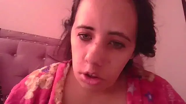 annarose19 on StripChat 