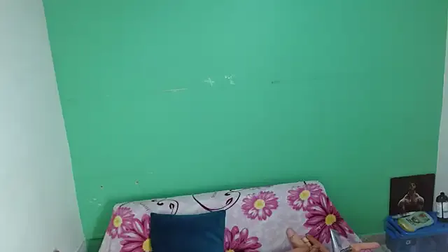 avaleri_cherry on StripChat
