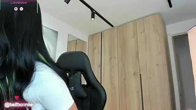 Freechat belllbonniie on StripChat