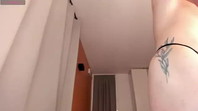 Freechat bigclittiee on StripChat