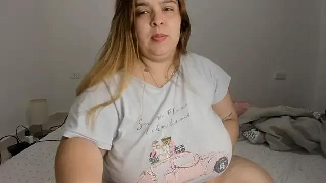 Blondylicious on StripChat